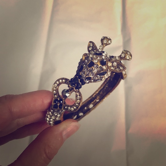 Exotic Giraffe Bracelet - Picture 2 of 8